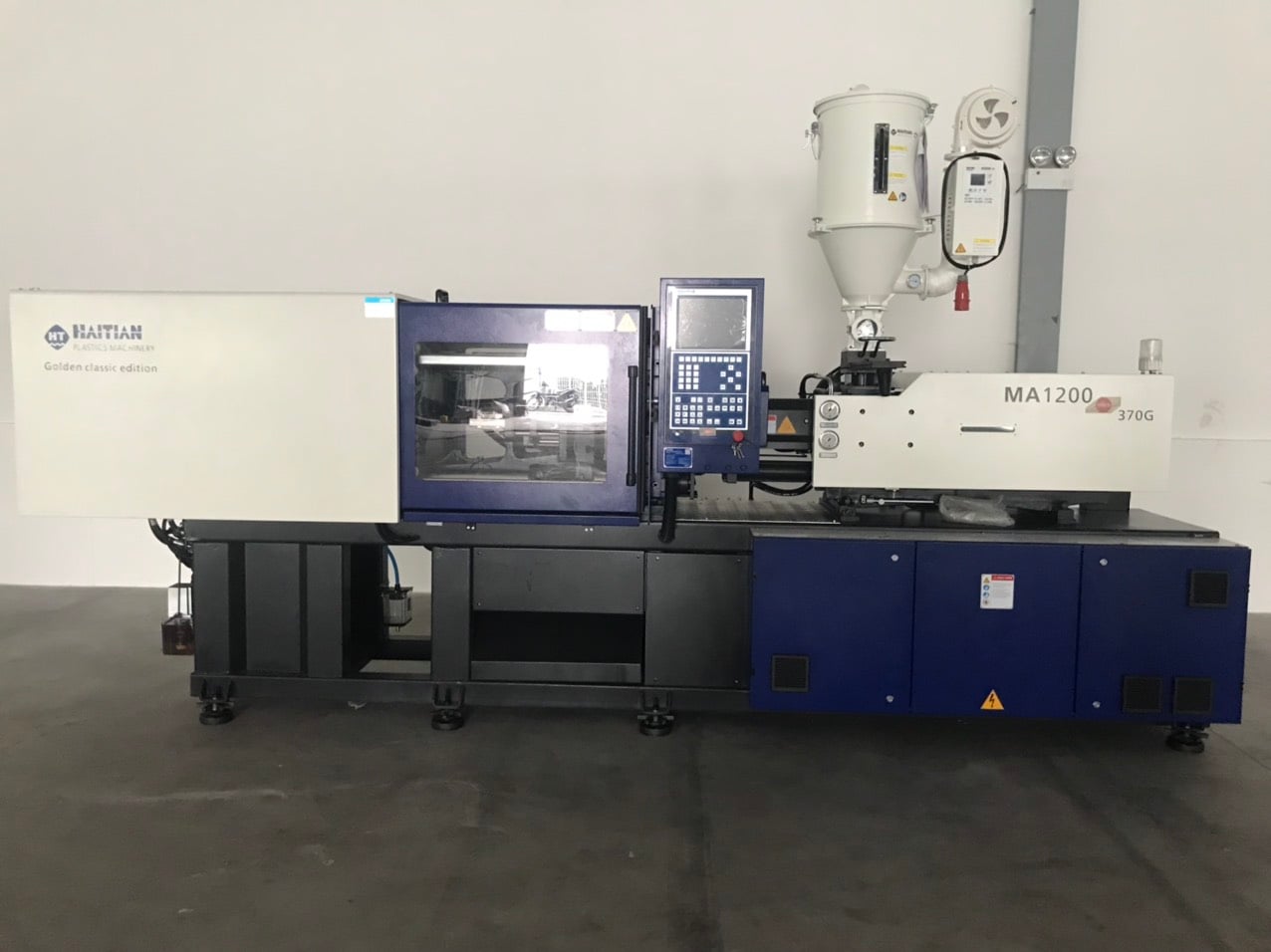 plastic injection machine.jpg